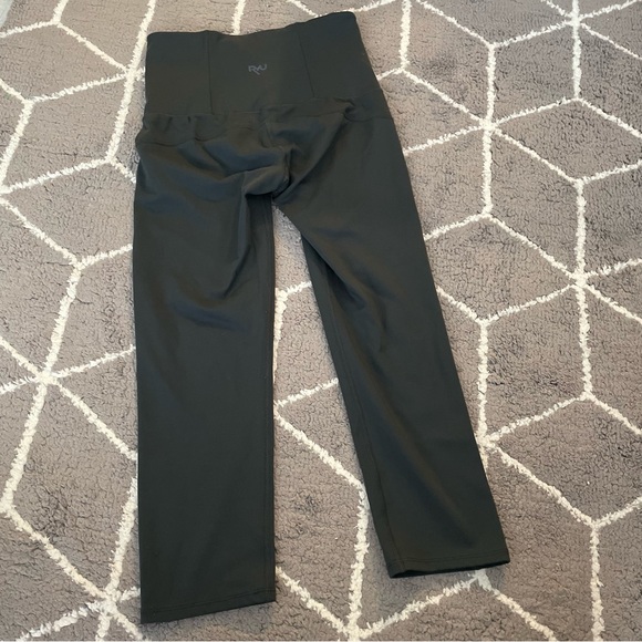 🌻BOGO FREE RYU Black Cropped Leggings Size XS GUC - Picture 4 of 5